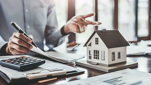 Haus f�r Bewertung auf Schreibtisch