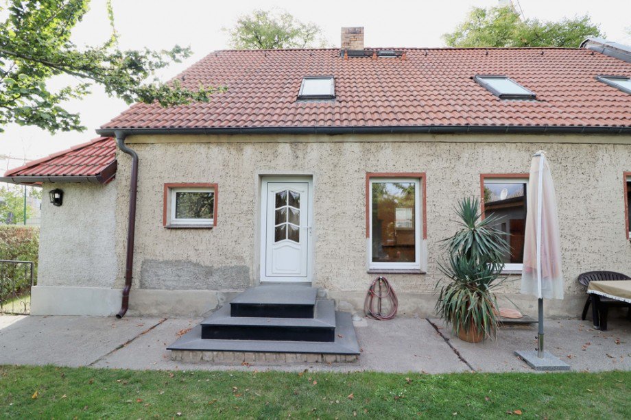 Hauseingang Erdgeschosswohnung Sch�nefeld