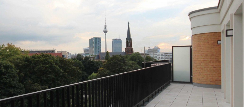 Blick auf die Skyline vom Alex Etagenwohnung Berlin Friedrichshain