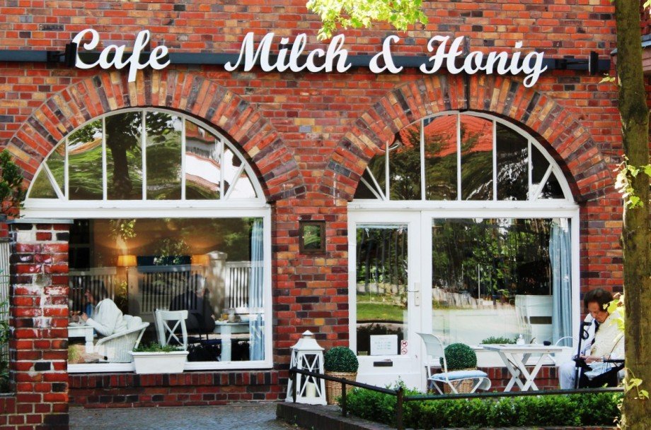Cafe in Naehe.JPG Etagenwohnung Berlin Zehlendorf