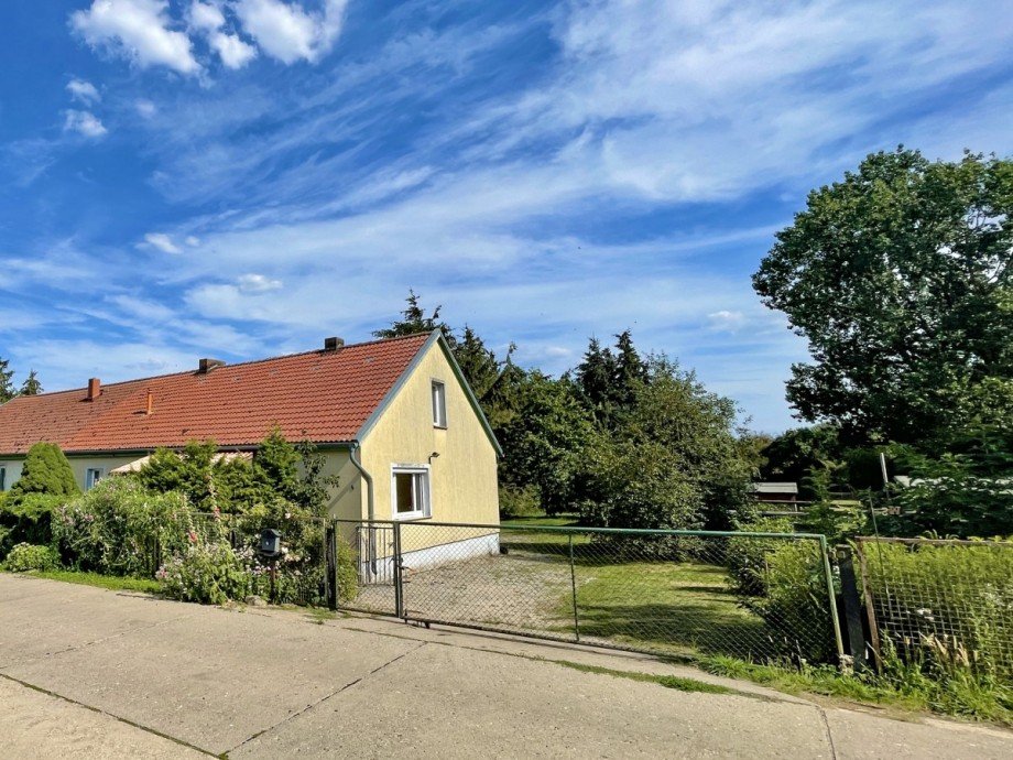 Stra�enansicht Doppelhaush�lfte Gro� Kelle