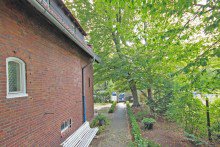 Blick in Richtung Vorgarten IM ALLEINAUFTRAG ! Ehemalige Fabrikantenvilla mit 4 Wohneinheiten - voll vermietet - !