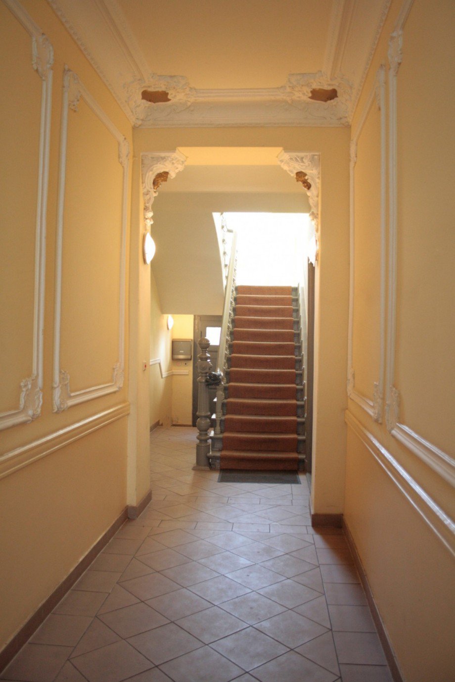 Treppenhaus Erdgeschosswohnung Berlin Mitte