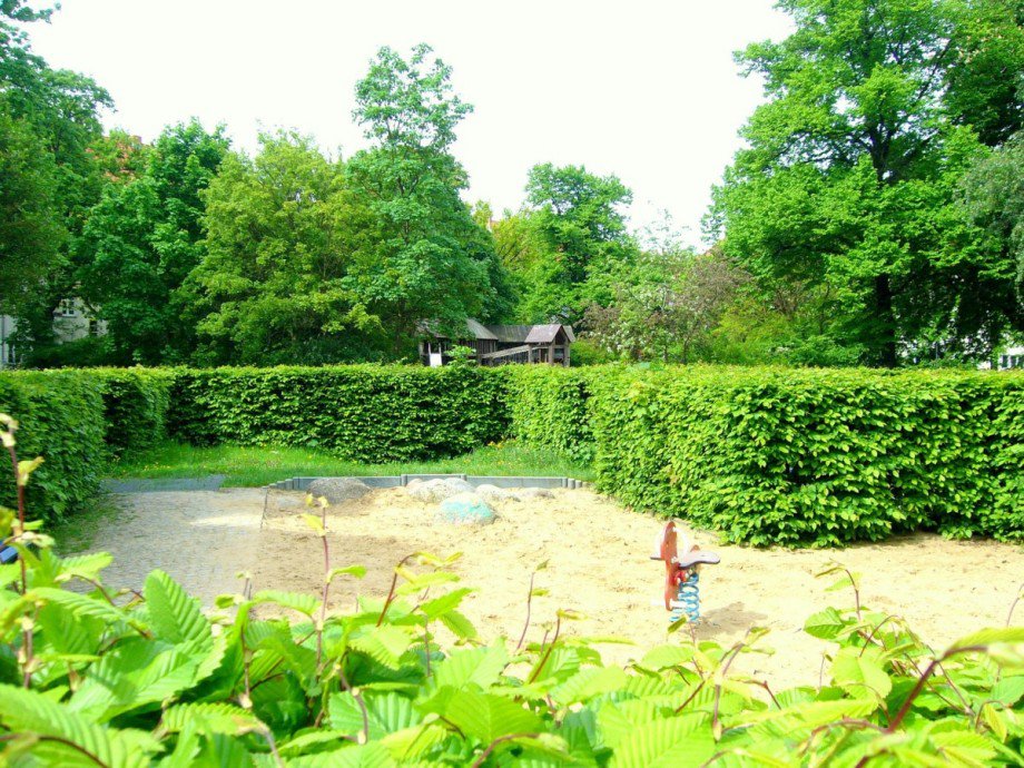 Park und Spielplatz.jpg Etagenwohnung Berlin Lichtenberg