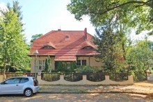 344 m� auf 3 Etagen + Keller Landhaus mit viel Platz auf 3 Etagen **8 Zimmer + 2 Hobbyr�ume** gro�er Garten in S�dlage!!