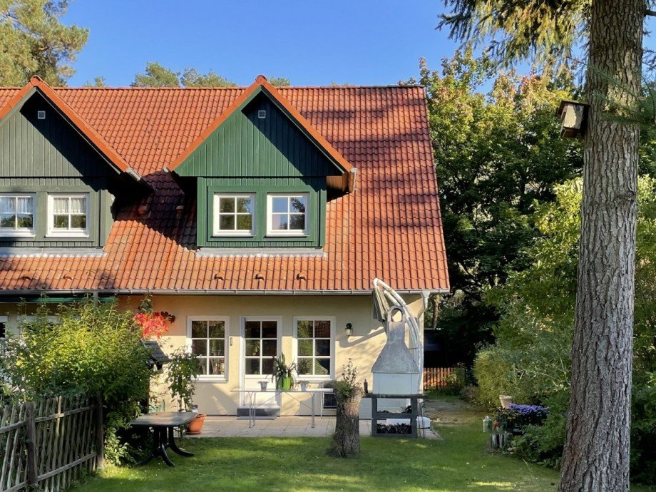 Hausansicht Gartenseite Doppelhaush�lfte Heidesee