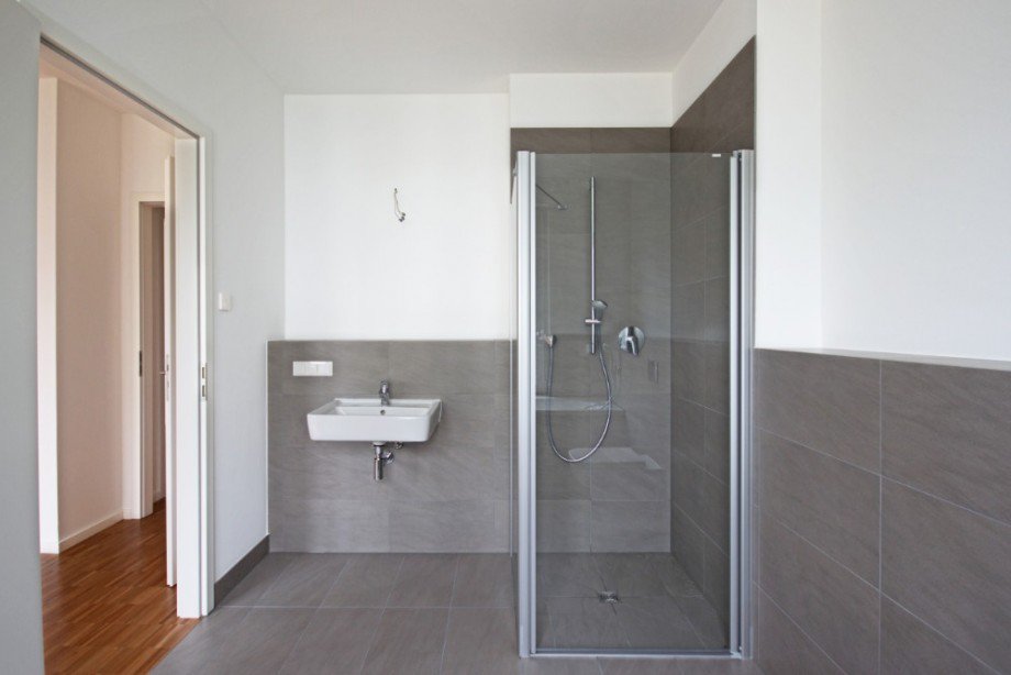 10 m� Bad mit Dusche & Wanne Etagenwohnung Berlin