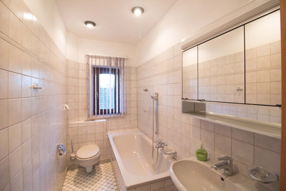 Badezimmer EG Einfamilienhaus Sch�nefeld