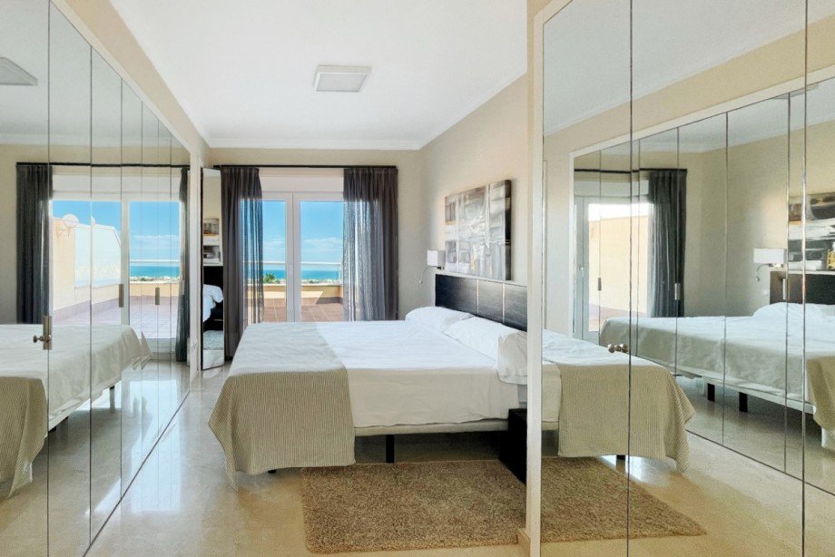 Gro�es Schlafzimmer zur Meerseite Penthousewohnung Oliva