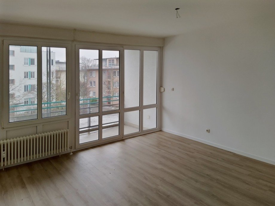 Wohnzimmer mit Loggia Etagenwohnung Sch�nefeld