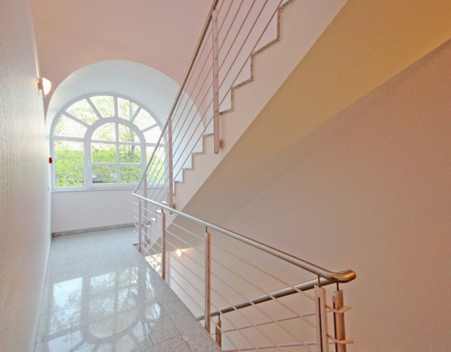 sch�ner Treppenaufgang Dachgeschosswohnung Berlin / Heiligensee