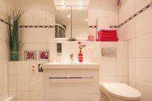 Badezimmer Detail Nest im Gr�nen zum Verlieben ** sonnig, kuschelig & ruhig**. Hier k�nnen Sie sofort einziehen !