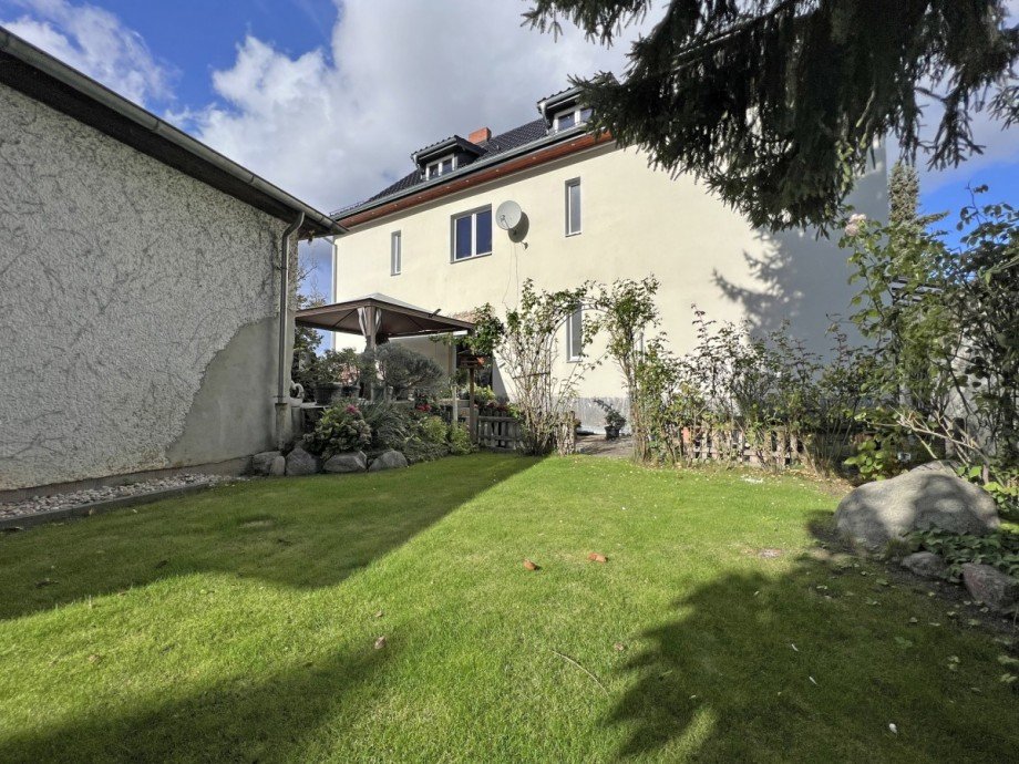 Hausansicht S�dseite Mehrfamilienhaus Berlin