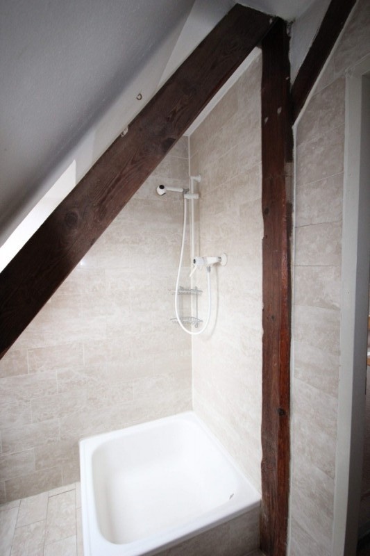 WE OG+Atelier: Duschbad Mehrfamilienhaus Berlin