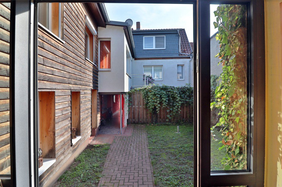Ausgang zum Innenhof Mehrfamilienhaus R�bel/M�ritz