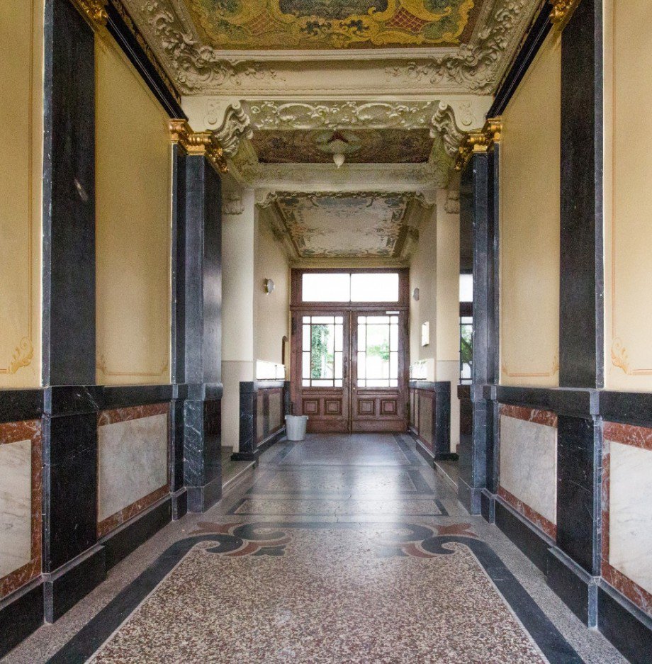 Entr�e mit Durchgang zum Hof Etagenwohnung Berlin Sch�neberg