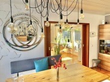 Detail Essplatz 2 x Terrasse + 2 x Wohnen + 2 x K�che + 2 x Bad + 4 x Schlafen = �berraschend viel Platz auf 220 m�