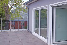 Zugang Terrasse Viel Platz auf 2 Etagen f�r die gro�e Familie im 2-Familienhaus **teilgewerbliche Nutzung m�glich**