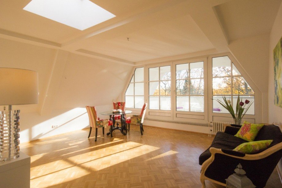 Sonniges Wohnzimmer Dachgeschosswohnung Berlin / Heiligensee