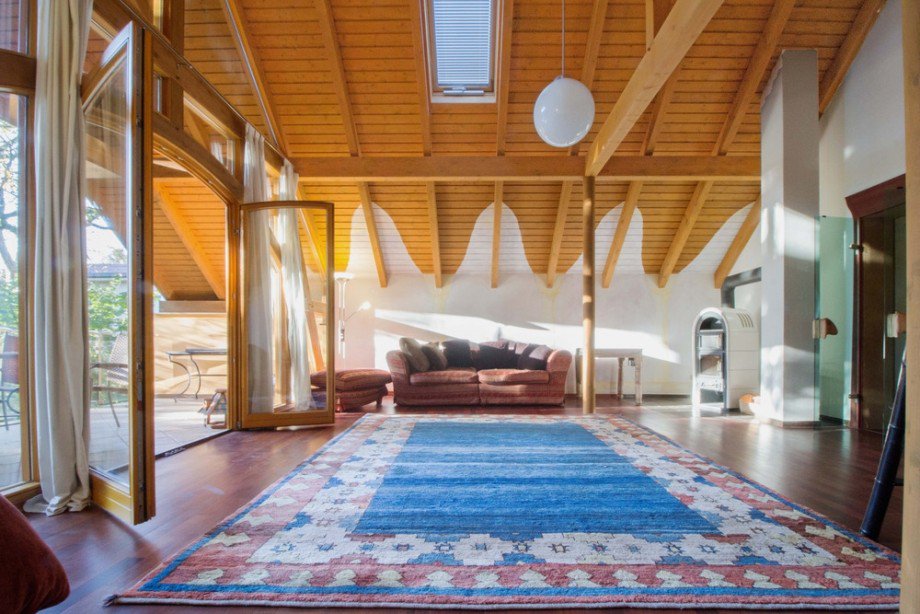 stattliche Deckenh�he mit Sichtholz-Konstruktion Einfamilienhaus Berlin Lankwitz