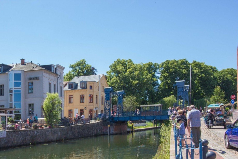 Hubbr�cke & Uferpromenade-3 Minuten Fu�weg Stadthaus Plau am See