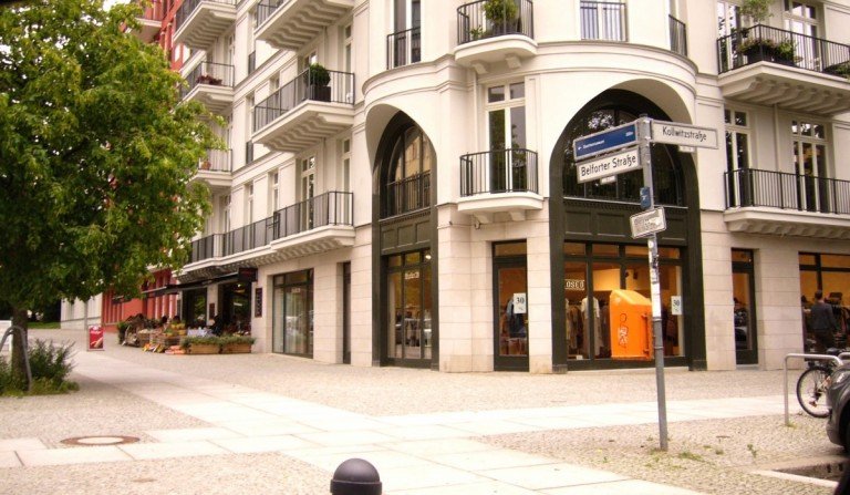 Ladenlokal nahe Kollwitzplatz.jpg Berlin Prenzlauer Berg Ladenlokal Modernes. repr�sentatives Ladenlokal nahe Kollwitzplatz