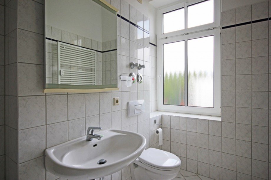 Bad mit Tageslicht Etagenwohnung Berlin Treptow