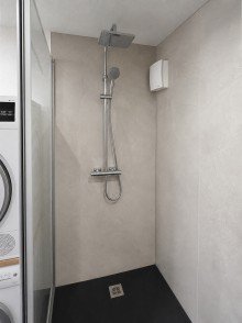 gro�z�gige Dusche ANKOMMEN AM SEE - zwei Wohlf�hloasen nur 100 m zum Wasser!