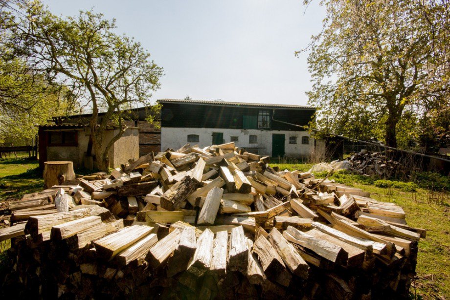 R�ckseite Stallgeb�ude Einfamilienhaus Poseritz / R�gen