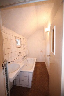 WE OG+Atelier: Badezimmer IM ALLEINAUFTRAG ! Ehemalige Fabrikantenvilla mit 4 Wohneinheiten - voll vermietet - !