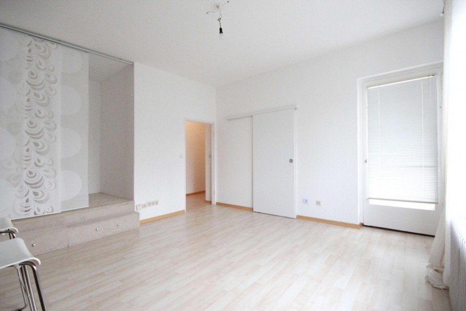 Wohnzimmer - Blick zum Balkon Etagenwohnung Berlin Zehlendorf