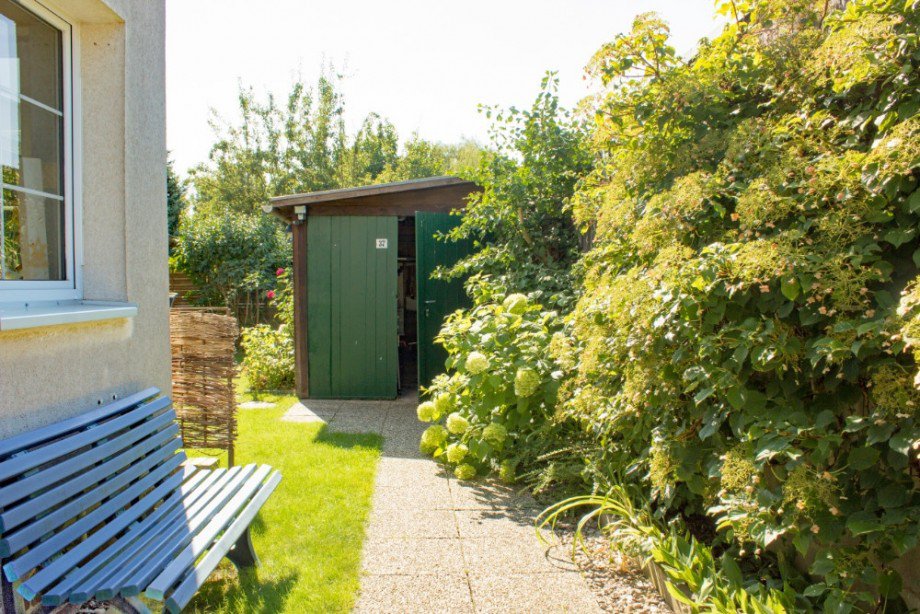 Blick Richtung Gartenh�tte / Garage Einfamilienhaus Blankenfelde-Mahlow