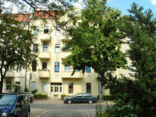 Fassade ***Solides Anlageobjekt***
Vermietete 2-Zimmer-Wohnung unweit vom Tegeler See!