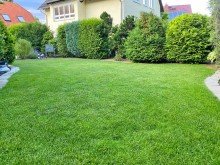 Sommeransicht Garten 2 x Terrasse + 2 x Wohnen + 2 x K�che + 2 x Bad + 4 x Schlafen = �berraschend viel Platz auf 220 m�