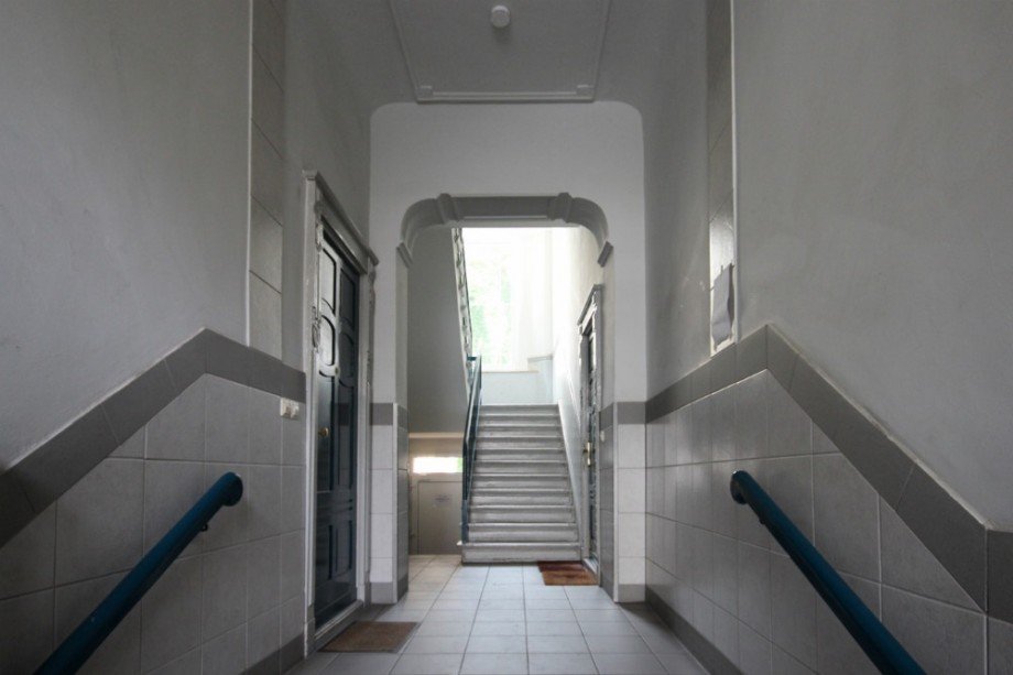 Treppenhaus unten Etagenwohnung Berlin Treptow
