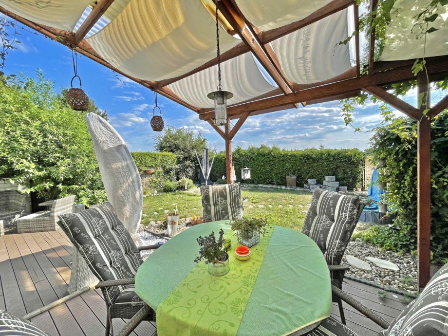 �berdachter Sitzplatz .... Doppelhaush�lfte Sch�nefeld