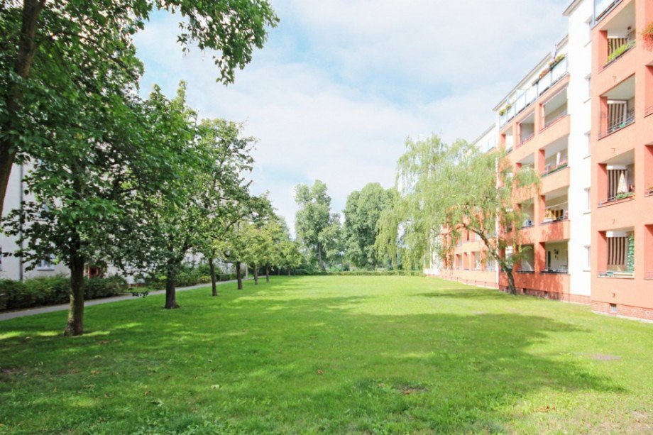 Grundst�ck gegegn�ber Etagenwohnung Berlin Treptow