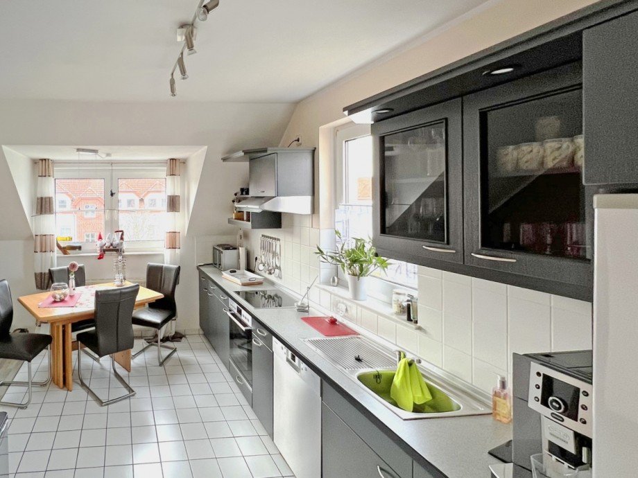 K�che mit Essplatz Dachgeschosswohnung Gro�ziethen