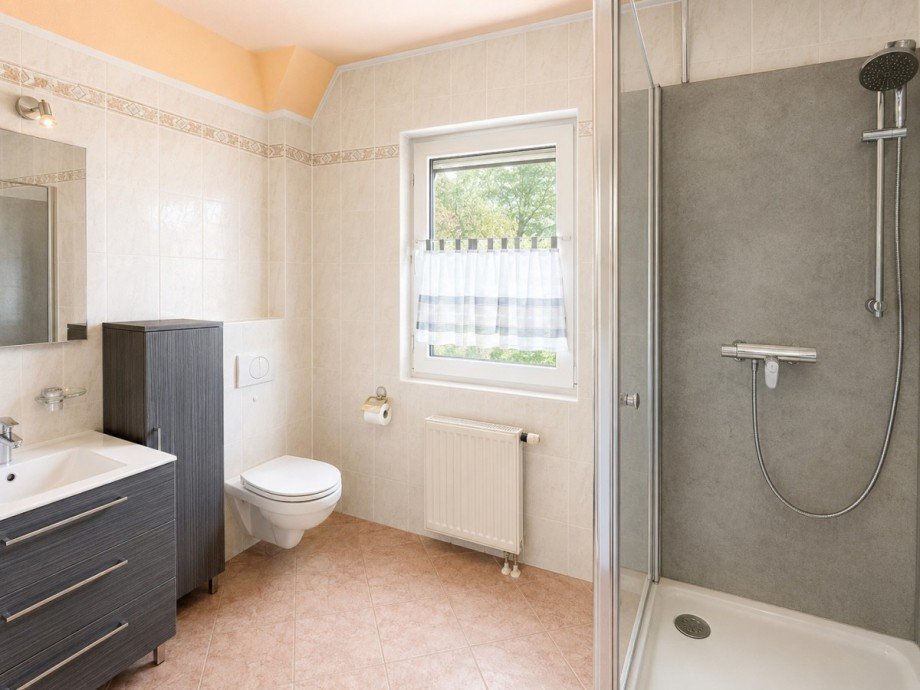 Badezimmer DG Einfamilienhaus Sch�nefeld