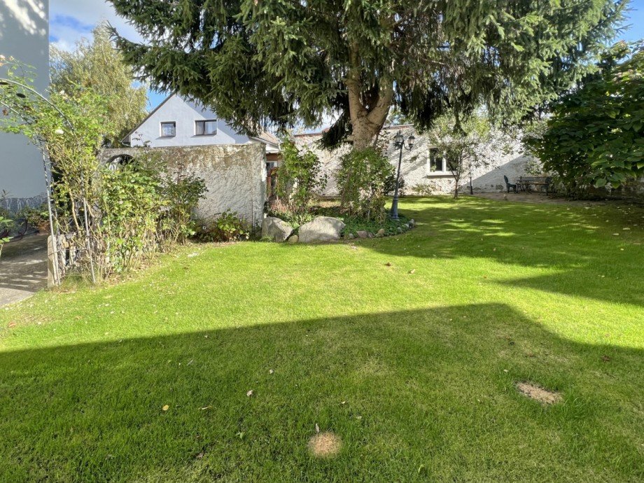 Blick Richtung Garage Mehrfamilienhaus Berlin