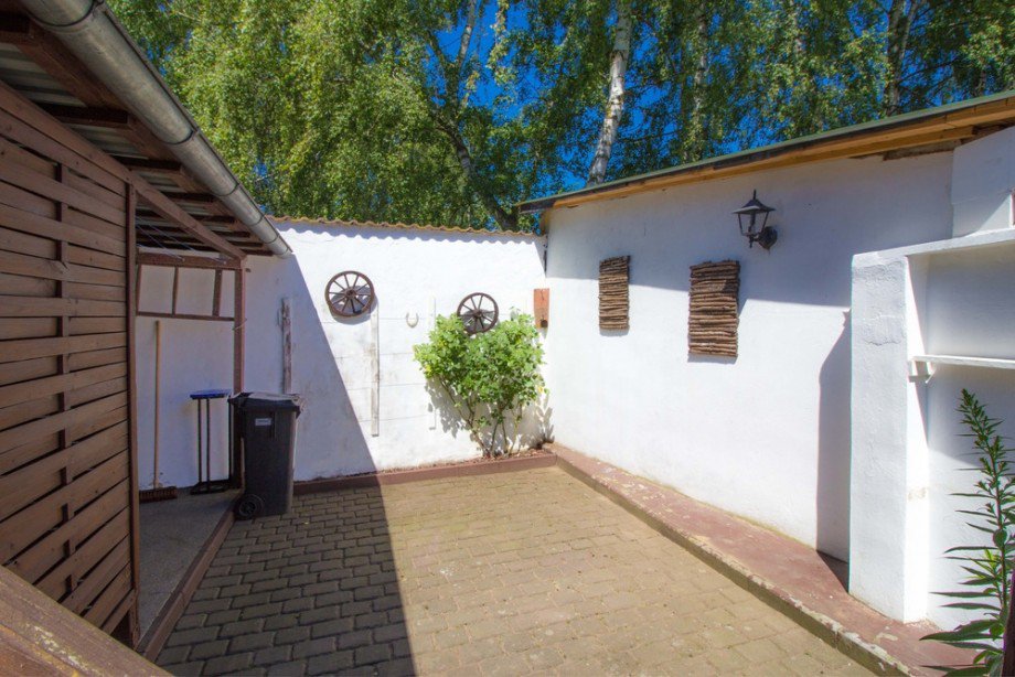 im Innenhof - Sommeransicht Reihenmittelhaus Plau am See