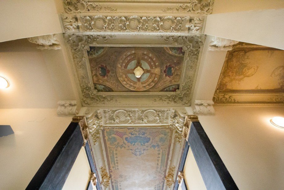 Treppenhaus mit historischen Elementen Etagenwohnung Berlin Sch�neberg