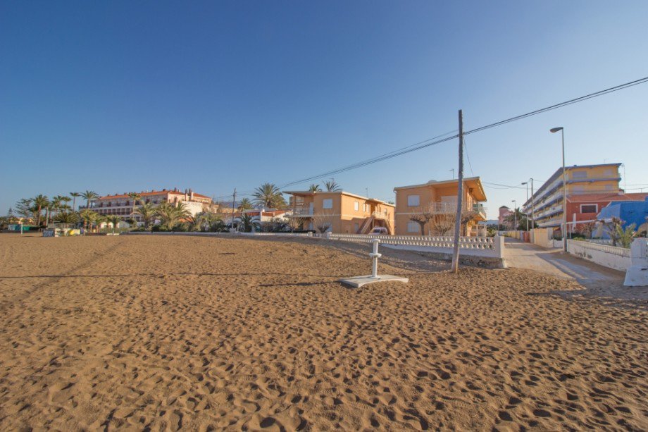 fast vor der Haust�r Etagenwohnung Denia