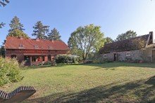 Ansicht Wohnhaus und Stall L�ndlich-gro�z�gig-famili�r  **Romantisches Bauernhaus in Alleinlage mit Nebengelass**