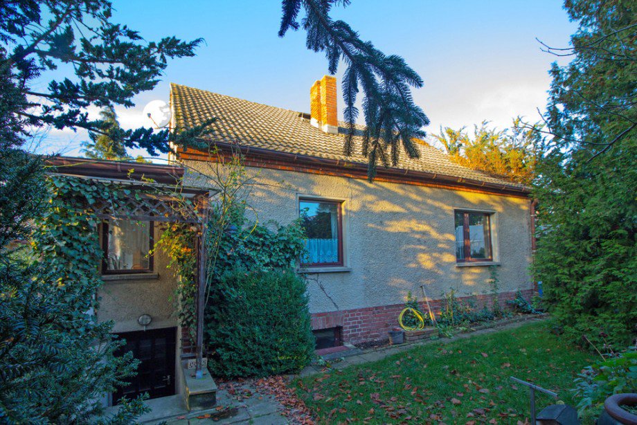 R�ckseite Geb�ude Einfamilienhaus Sch�nefeld