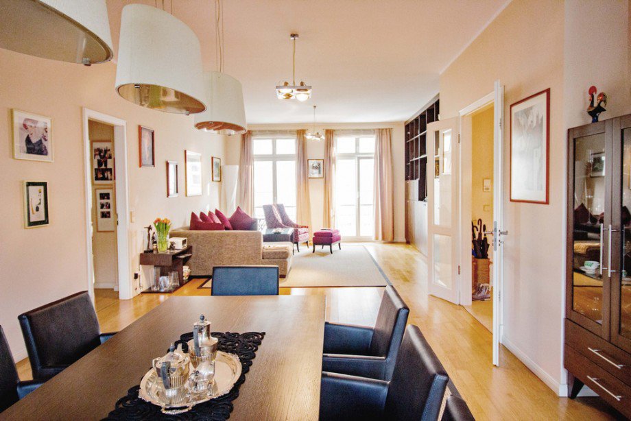 gro�z�giger Wohnbereich Etagenwohnung Berlin