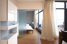 Blick Schlafzimmer 1 Traumhaftes Penthouse in Toplage Berlin-Mitte **Dachterrasse**Klimaanlage**exklusive Ausstattung**