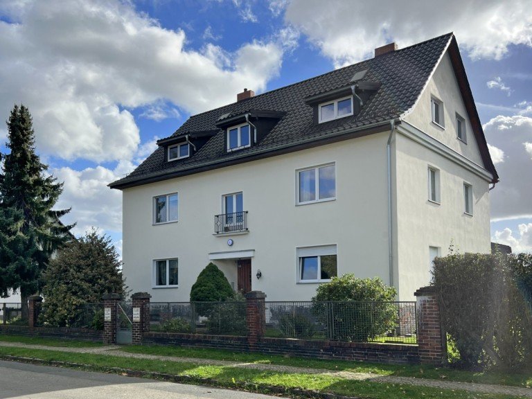 MFH Lichtenrade Berlin Mehrfamilienhaus Mehrfamilienhaus auf sch�nem Grundst�ck in Berlin-Lichtenrade ! 5 Wohnungen + Bungalow