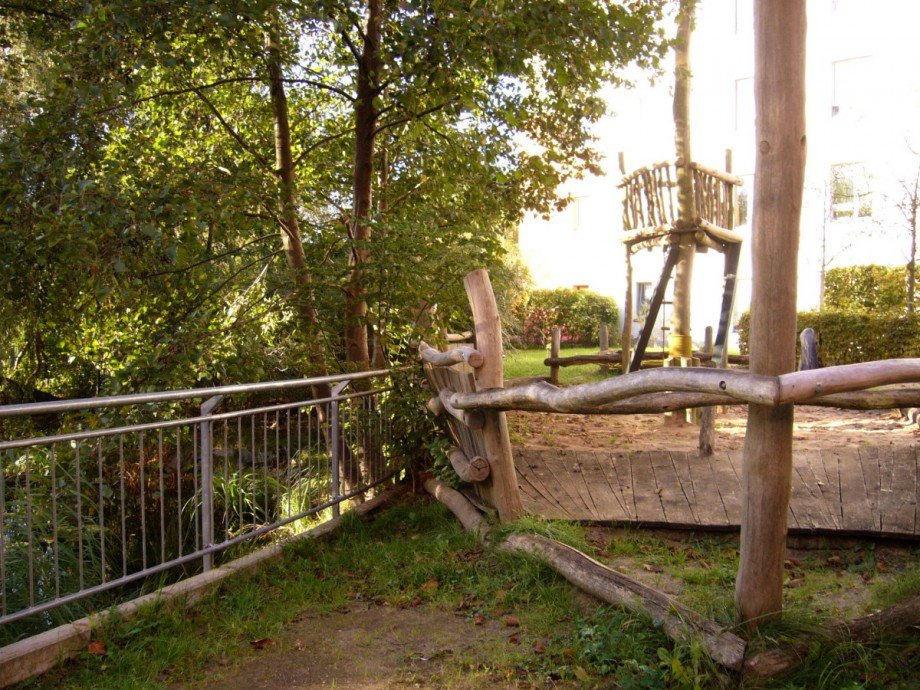 Kinderspielplatz.jpg Dachgeschosswohnung Berlin Niedersch�nhausen