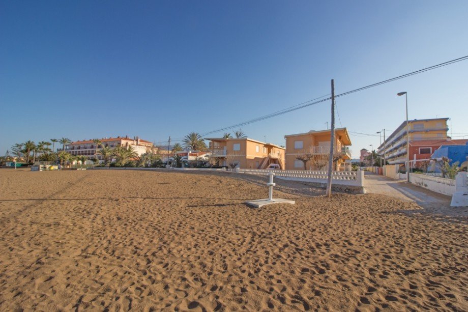 fast vor der Haust�r Etagenwohnung Denia